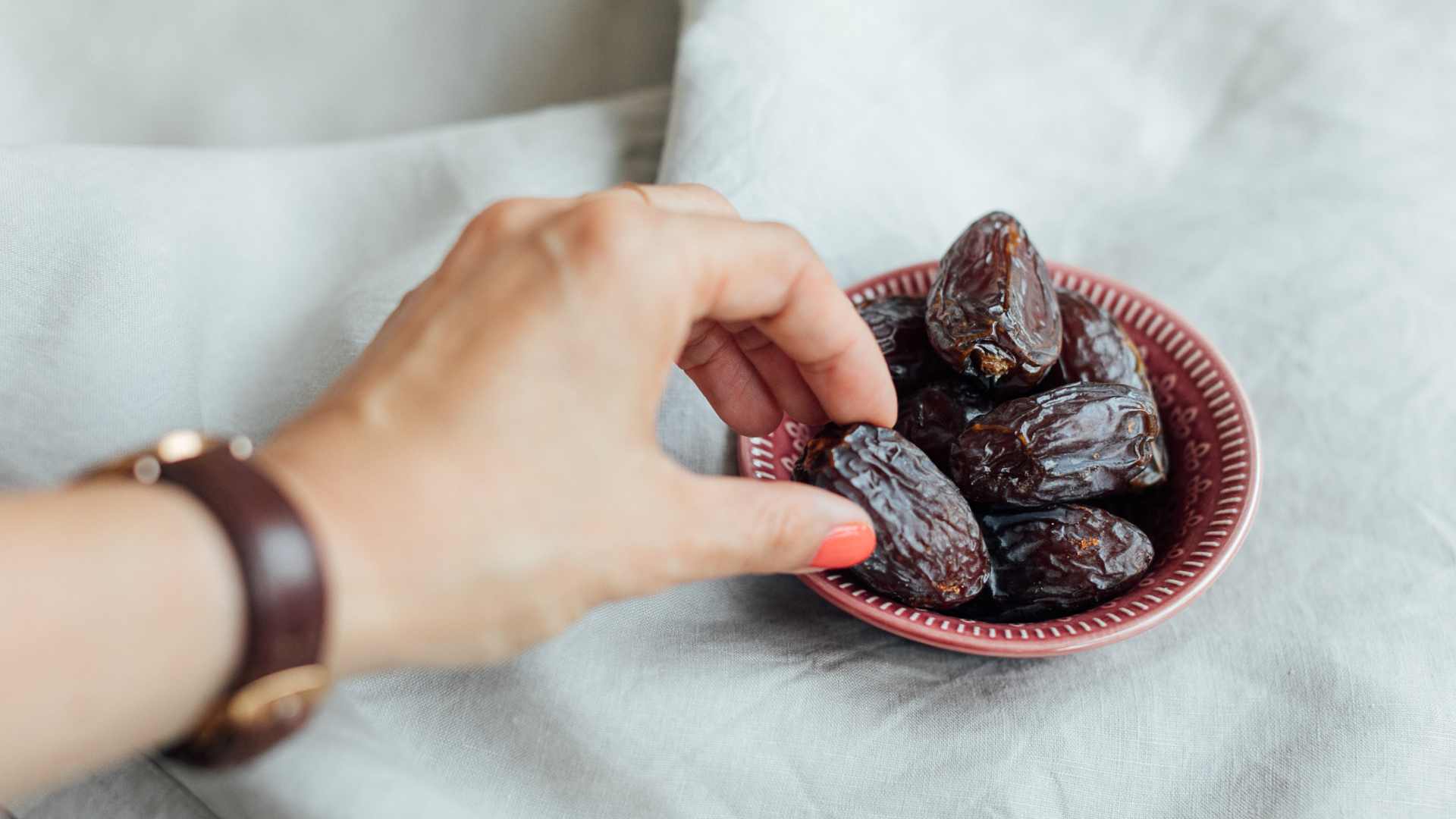 7 Tipps zum achtsamen Essen - DATTELBAER