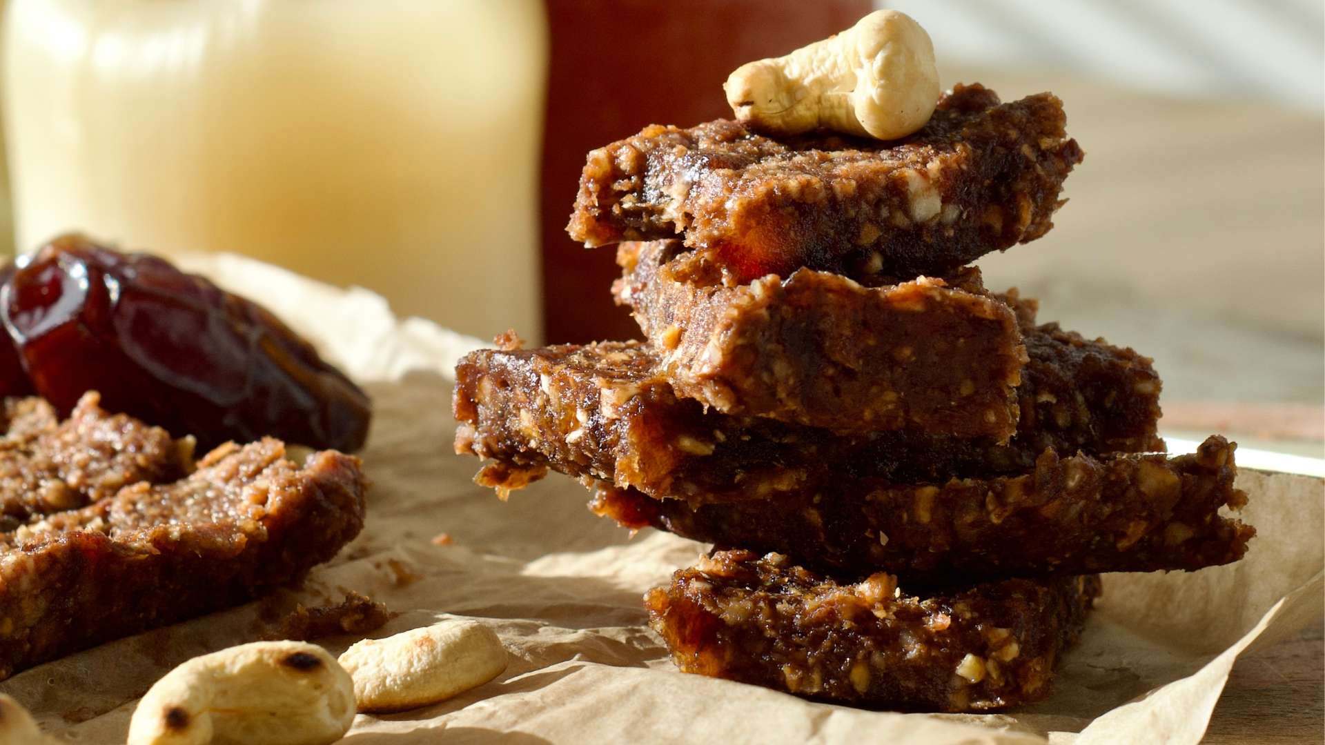 Dattel-Cashew-Riegel - schneller Powerriegel ohne Backen - DATTELBAER