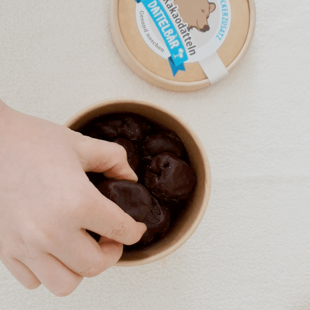 Gesundes Naschen für Kinder: Warum Datteln die perfekte Alternative zu Süßigkeiten sind - DATTELBAER