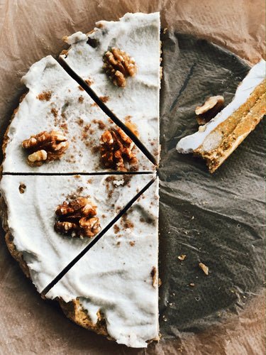 Rohkost Karotten-Nusskuchen mit Cashewcreme - DATTELBAER