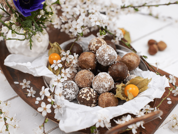 Sommerliche Superfood Dattelbällchen - DATTELBAER